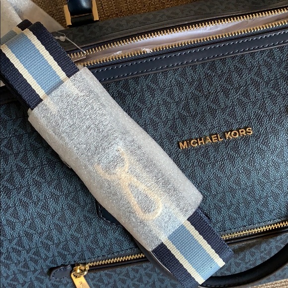 Michael Kors Travel Duffle Admiral Blue - Picture 4 of 9
